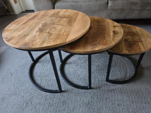 3 mangohouten salontafels zgan