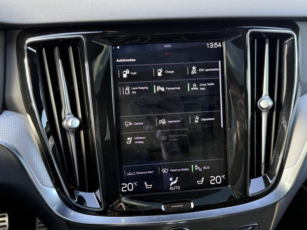 Volvo V60 t6 340pk recharge r-design| panodak| adap.cruise| 360camera| awd