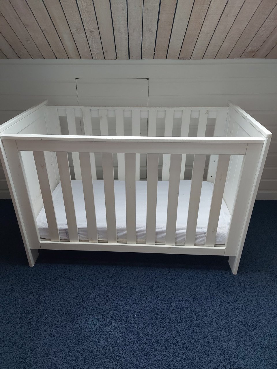 Mooie whitewash babykamer Amigo's Amiga's €75,-