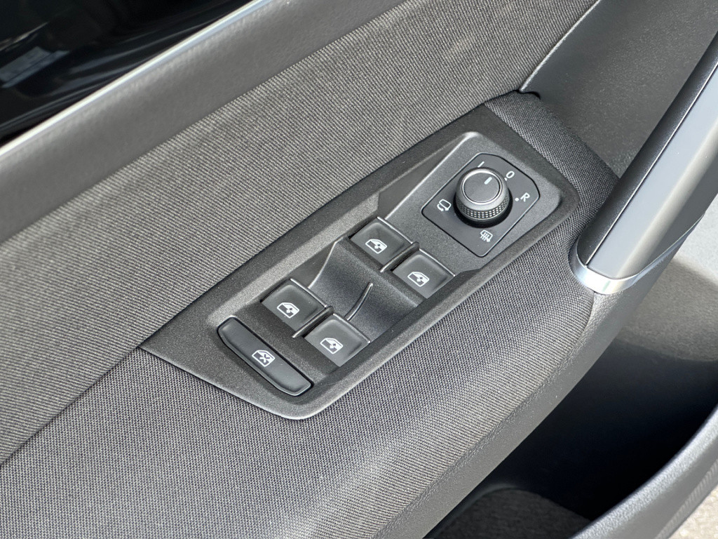 Volkswagen Touran 1.5 tsi 150pk dsg r-line highline | led | trekhaak | dode