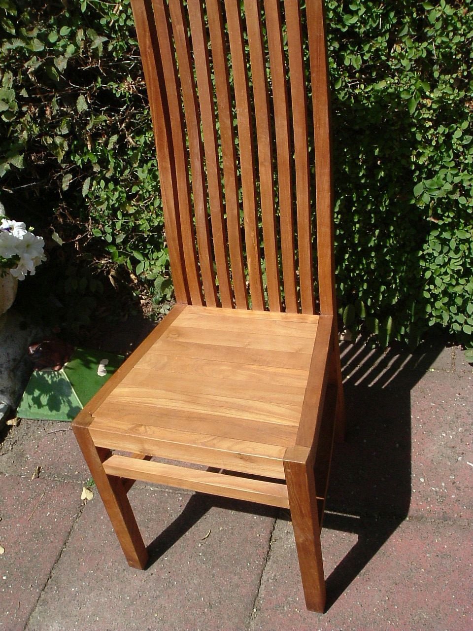 Vier hardhouten stoelen
