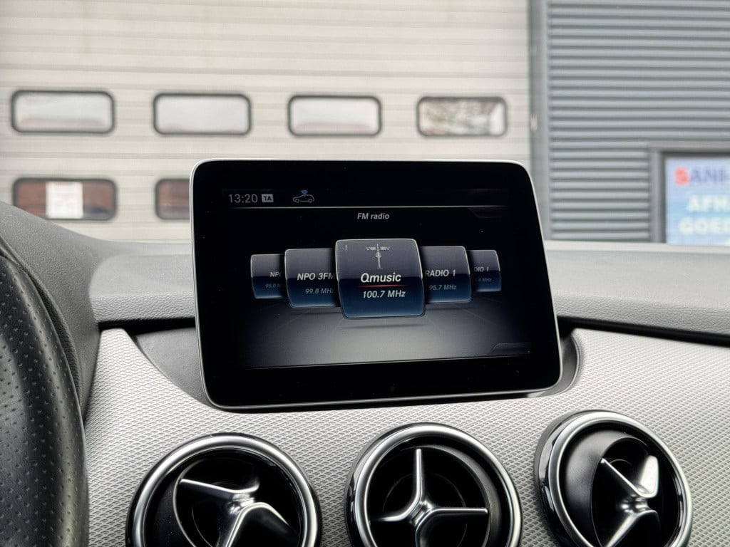 Mercedes-Benz B-Klasse 200 ambition automaat, nl-auto trekhaak uitklapbaar!