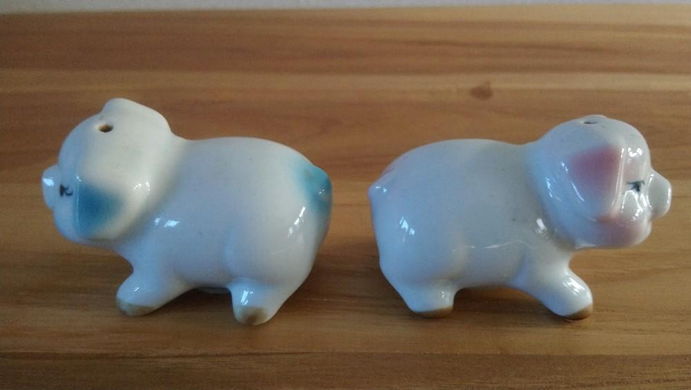 Vintage peper en zout stel varkentjes