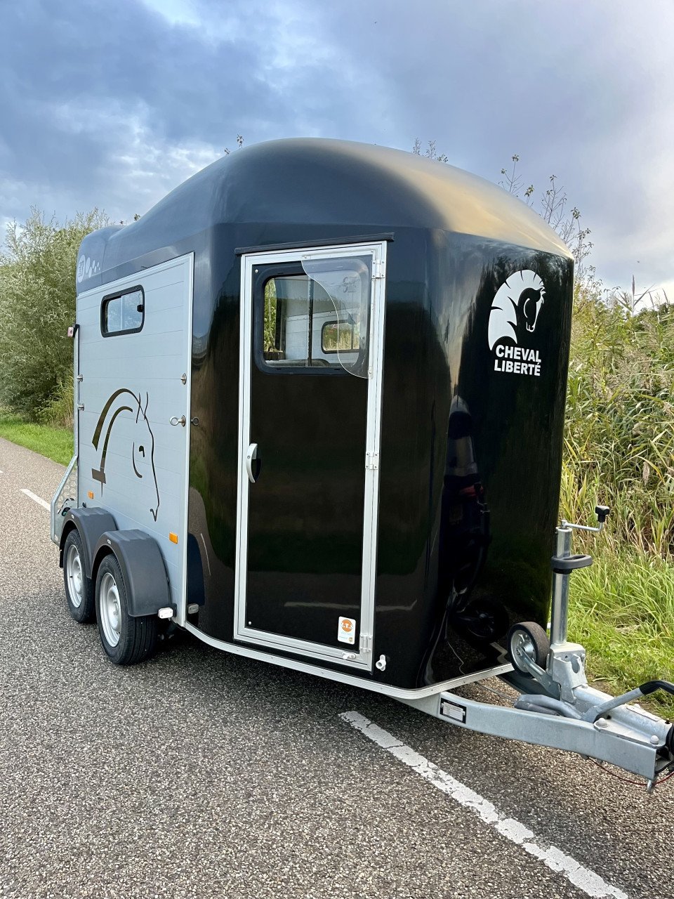 Demo aluminium 2 paards Cheval Liberte Gold 3 met zadelkamer