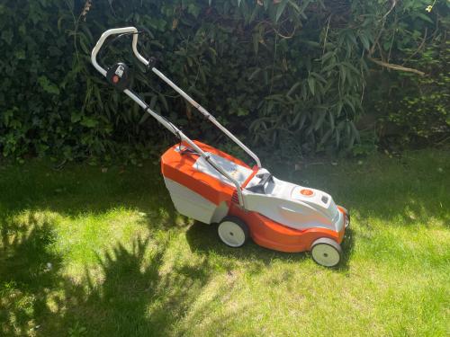 Stihl Grasmaaier (RMA 235)