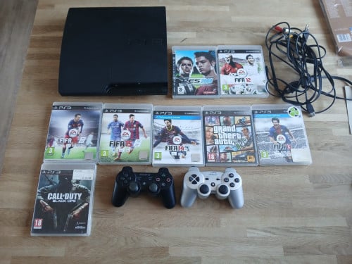 Playstation 3 met 2 controllers en 8 games