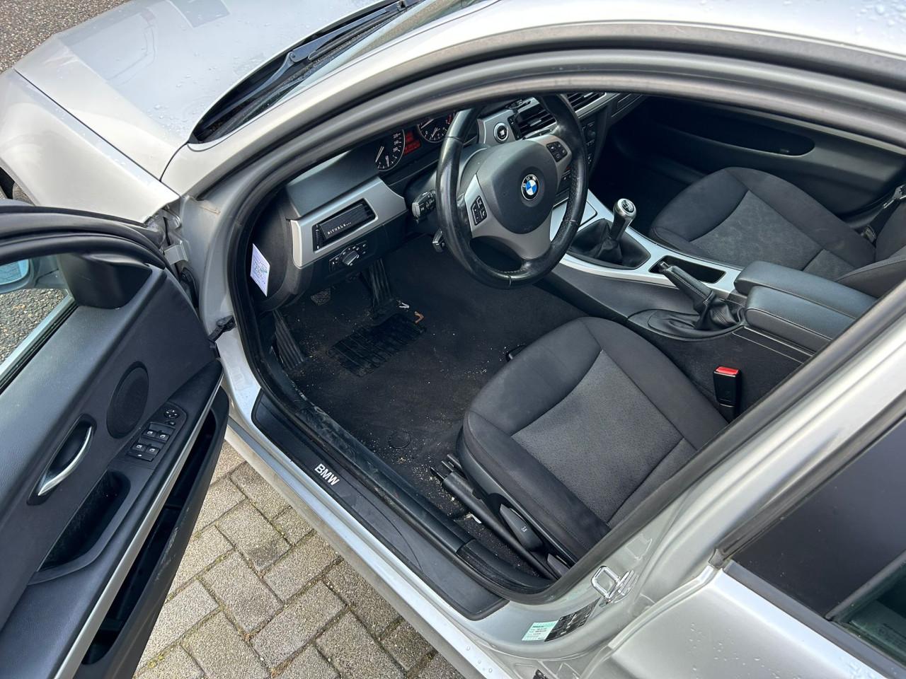 BMW 3-serie 320i Graphite LEES TEKST!! VOL IN DE OPTIE!!