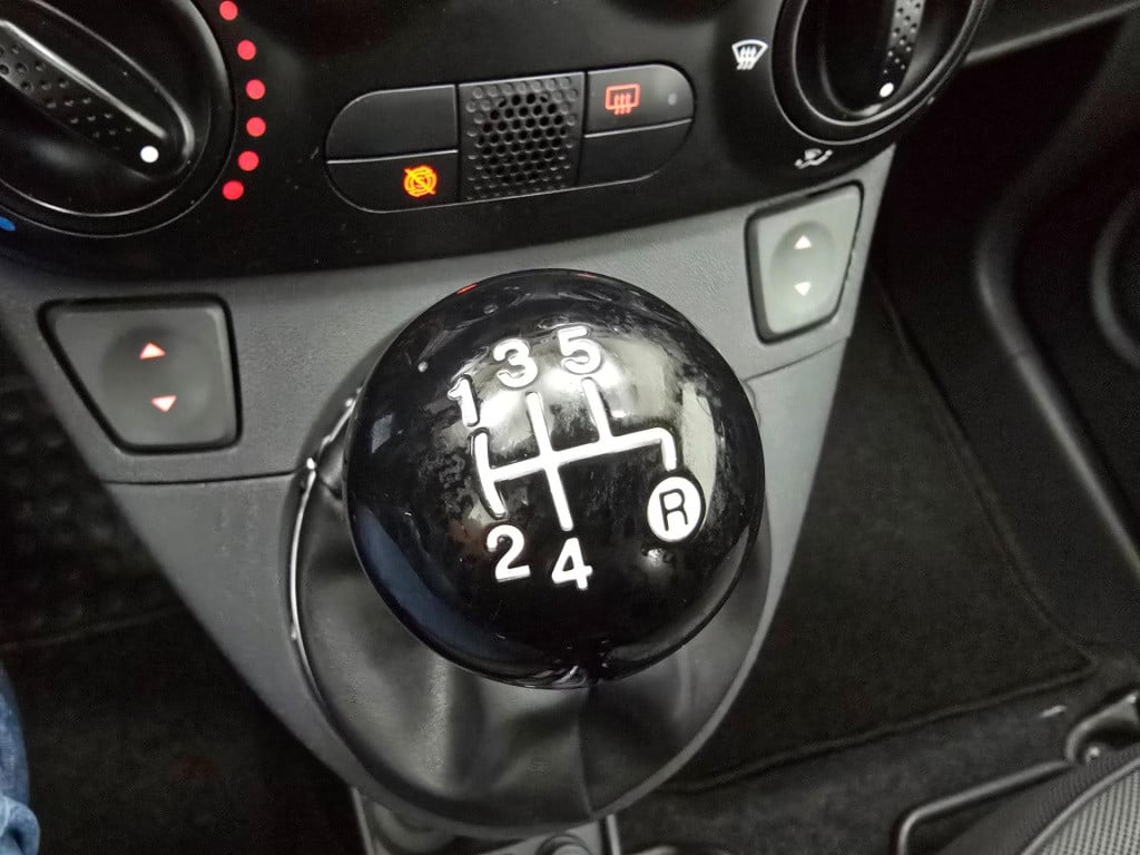 Fiat 500 occasion lounge met panoramadak en unieke kleur | tweedehands fiat