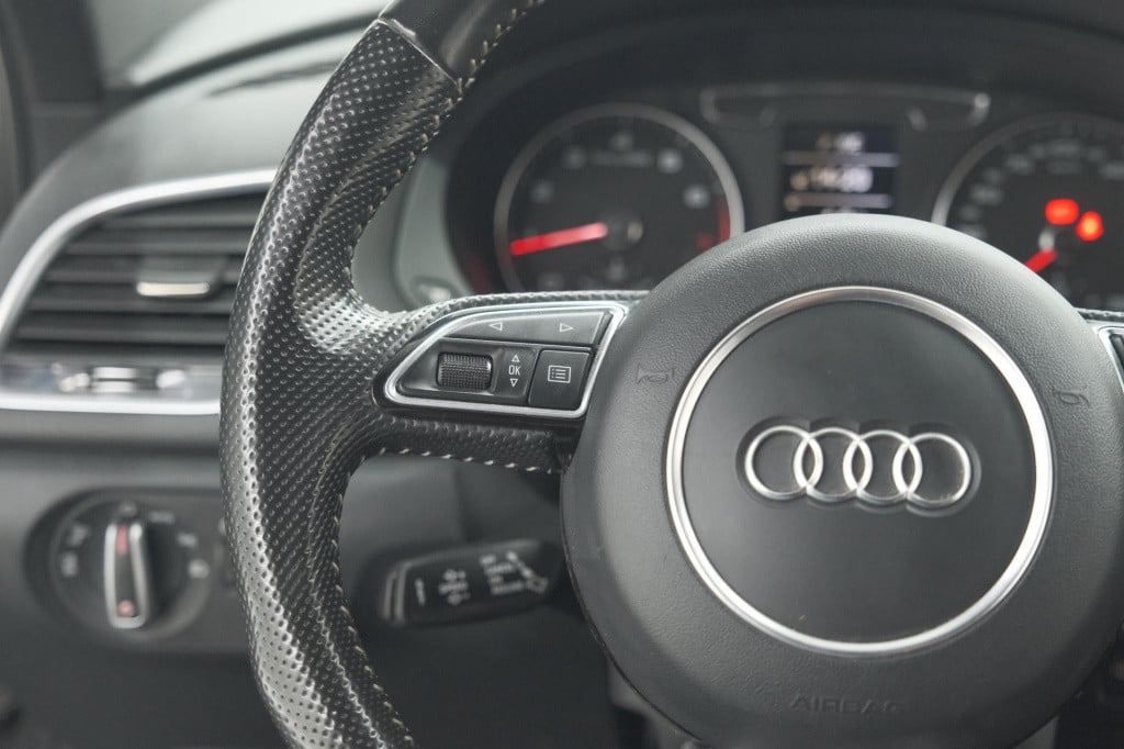 Audi Q3 1.4 tfsi cod sport s line edition | parkeersensoren | navigatie | c
