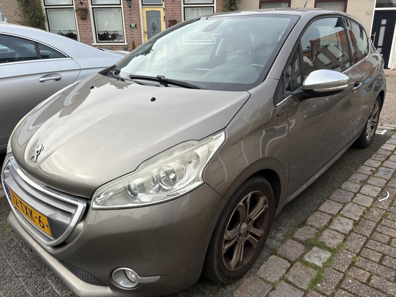 Peugeot 208 1.4 VTI 70KW/95PK 3-D 2012 Beige