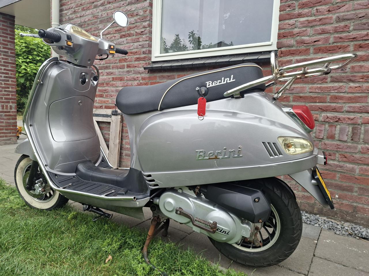 Te koop brom scooter.