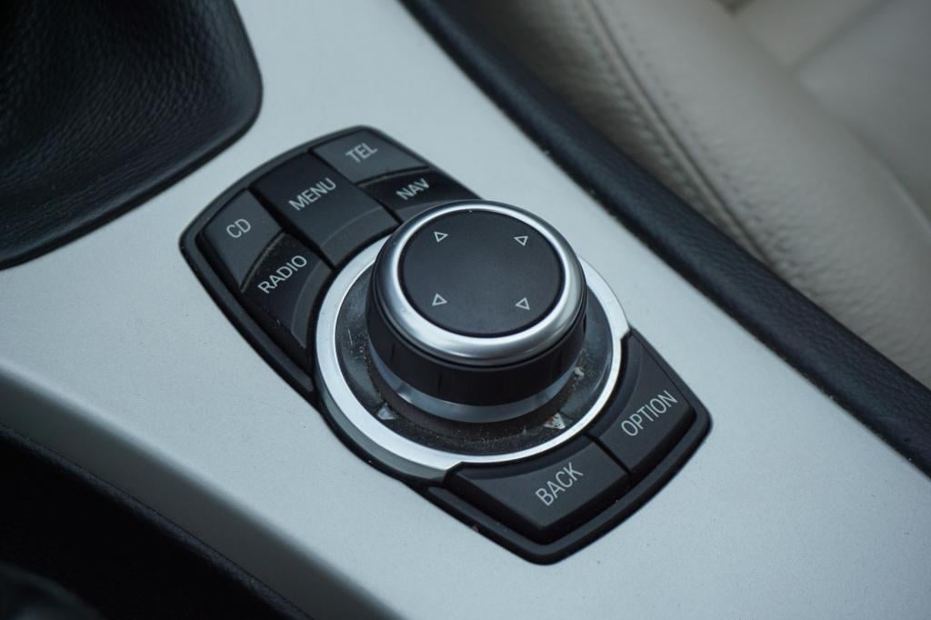 BMW 3-serie 318i corporate lease luxury line climate / navi / cruise / lede