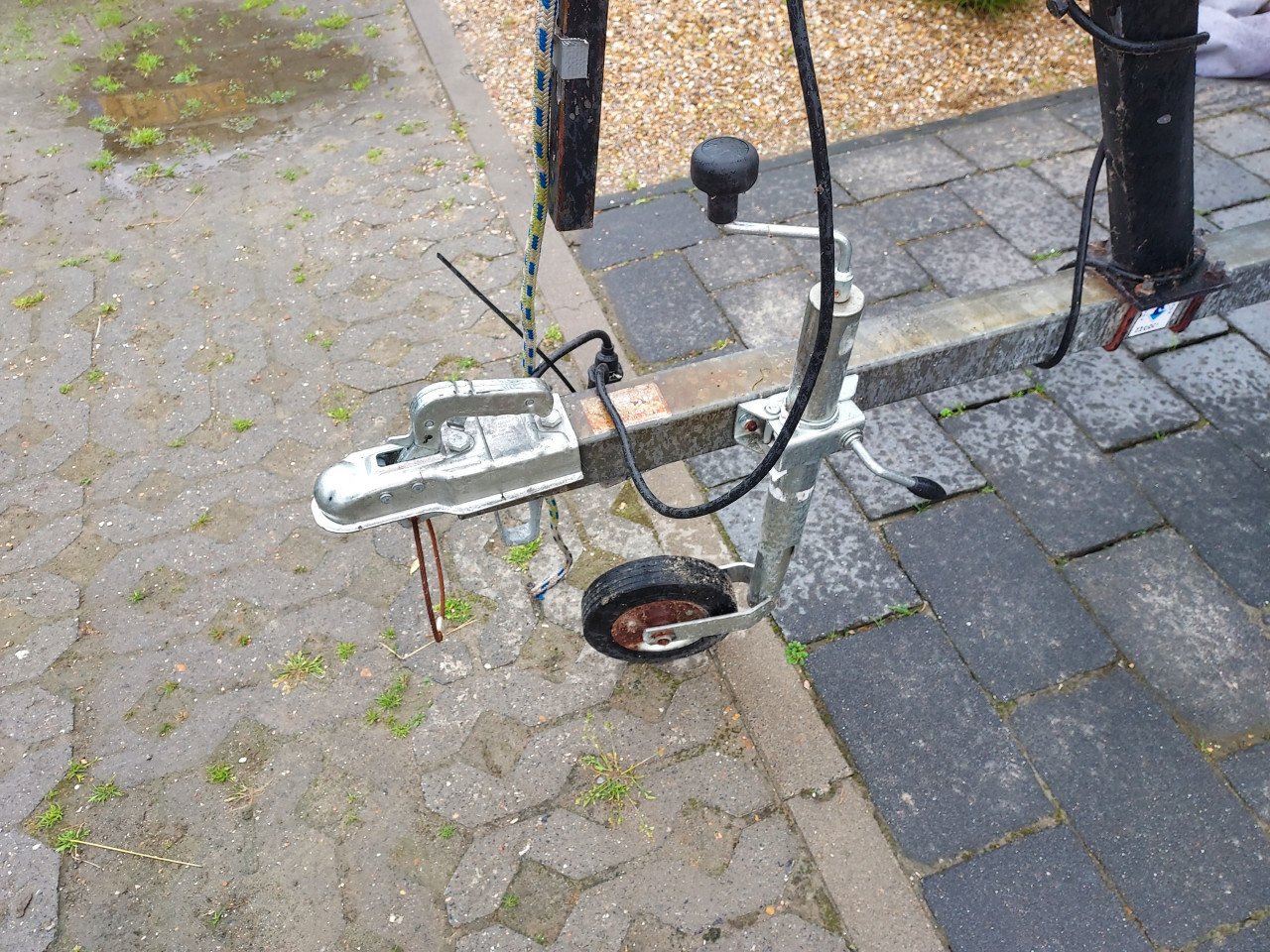 Houten zeilboot merk TOP 595 te koop.
