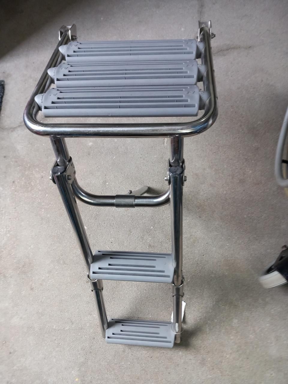 Te koop RVS inklapbare zwemtrap