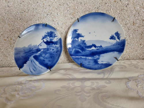2 porseleinen (wand)bordjes