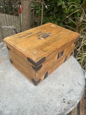 Oud houten kistje