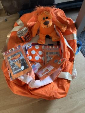 Oranjesporttas vol oranje prullaria