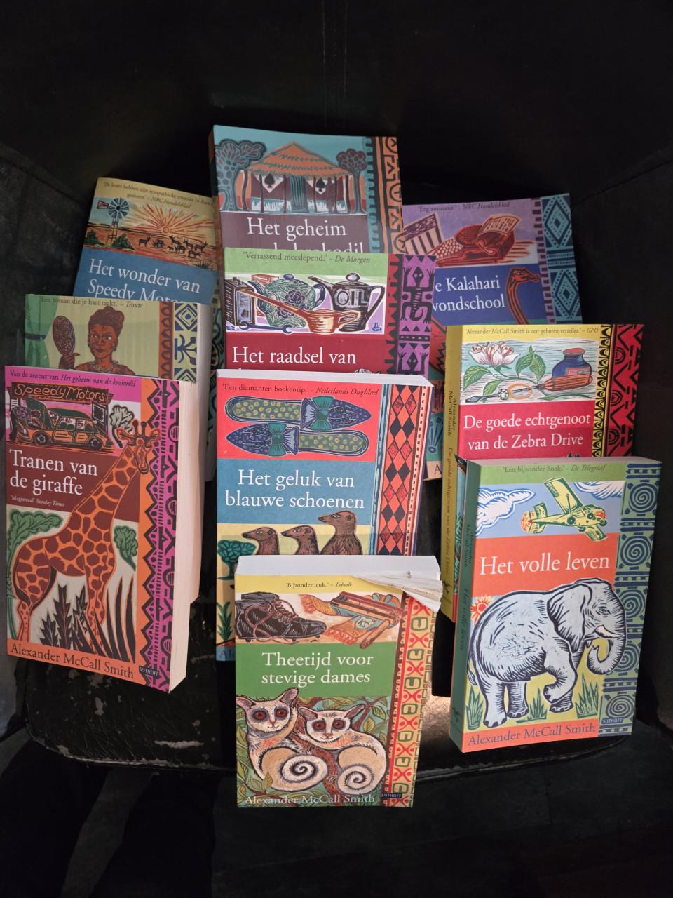 10 boeken van de Schotse auteur Alexander McCall Smith.