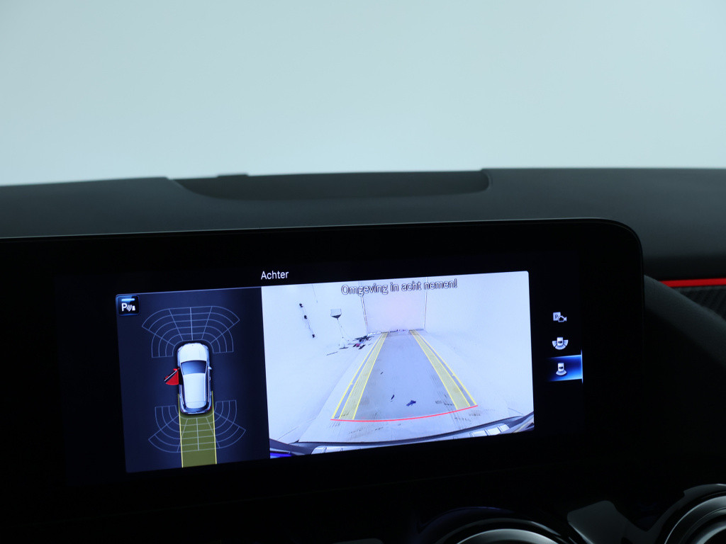 Mercedes-Benz Gla-klasse 180 business solution amg | sfeerverlichting | pan