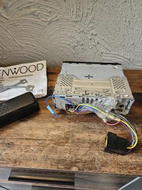 Kenwood KDC-305RA Autoradio met handleiding en hoes