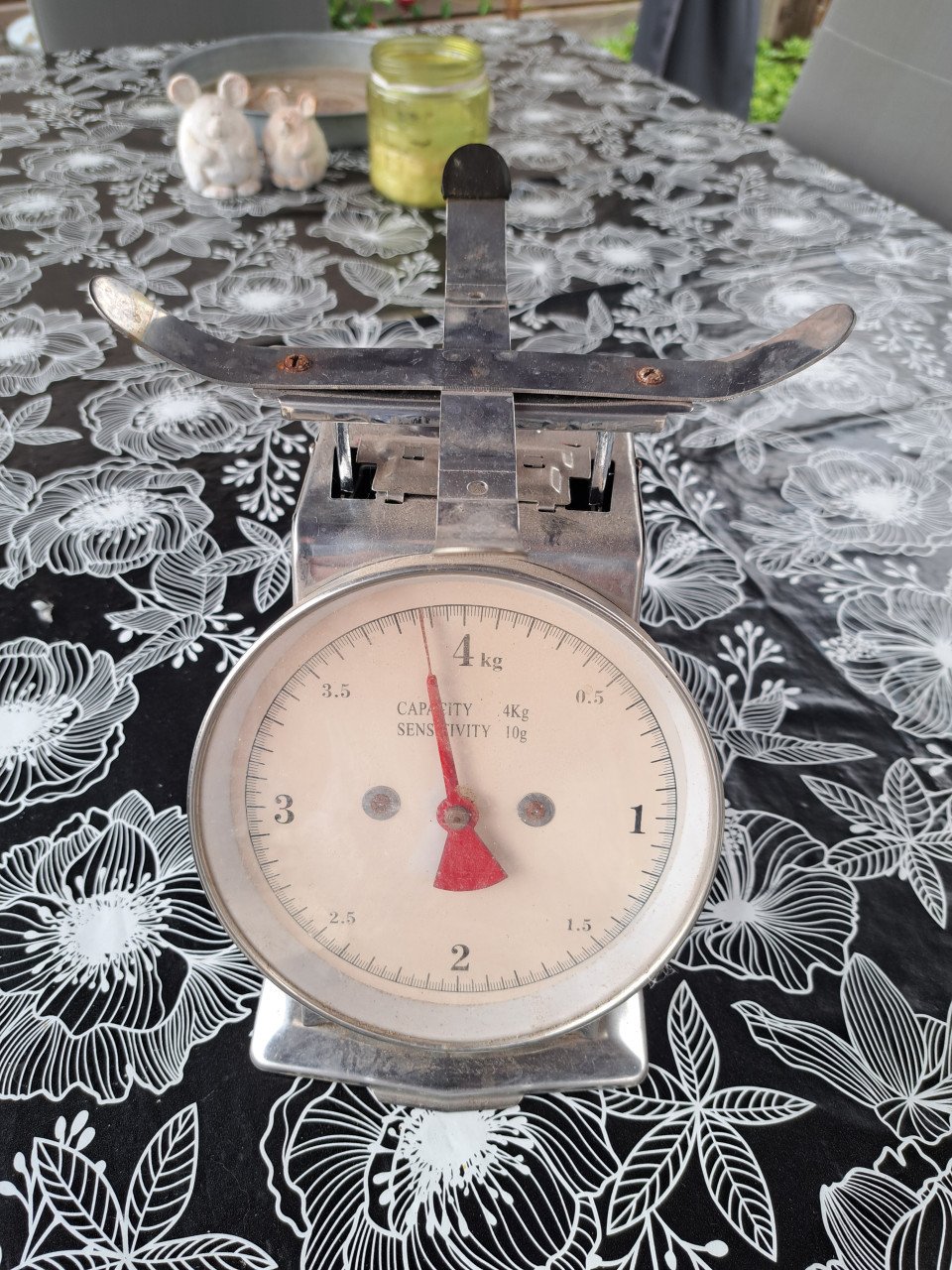 Leuke brocante weegschaal 4 kilogram.