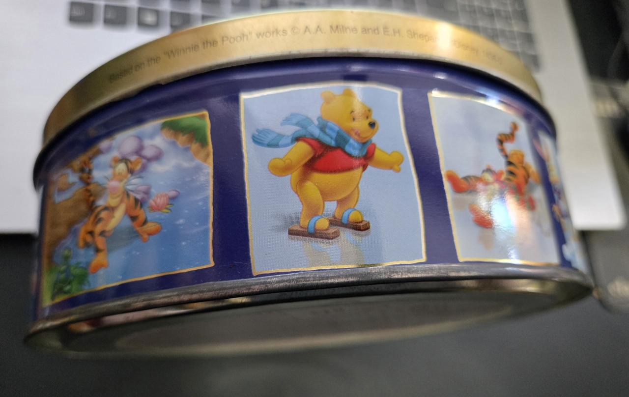 Verzamelblik van Disney's Winnie de Poeh uit de 'Collectors Series'. 12/24