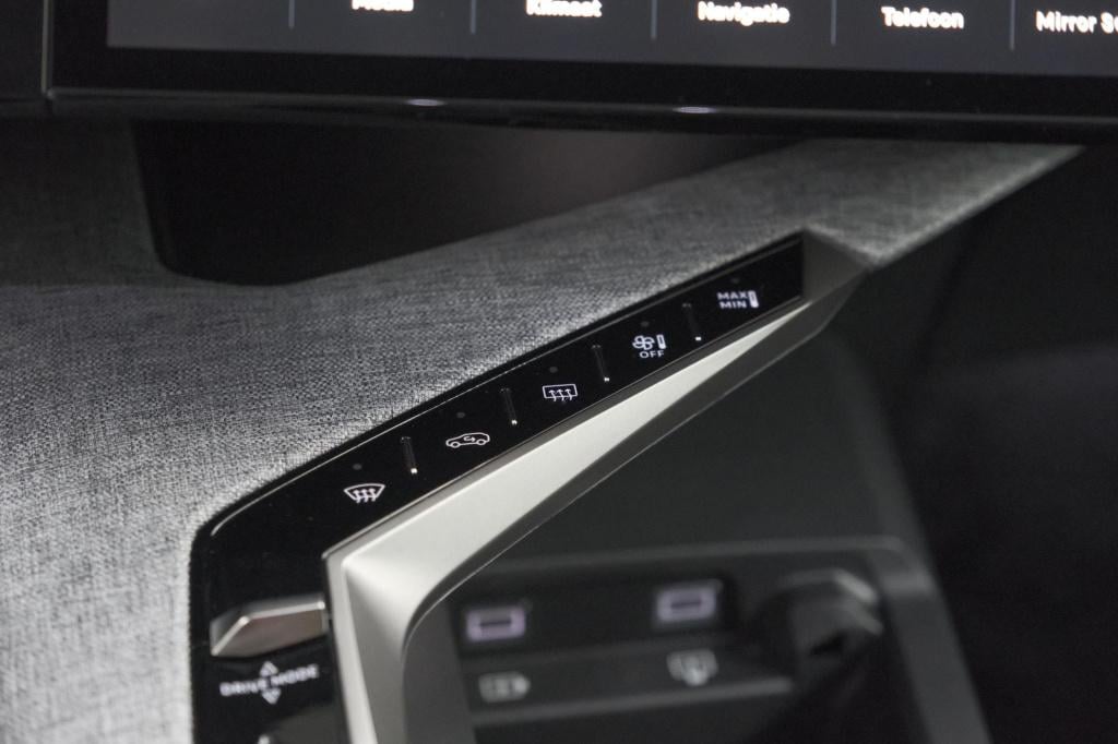 Peugeot 3008 1.2 hybrid 145 gt | elektrische kofferklep | camera | adaptiev