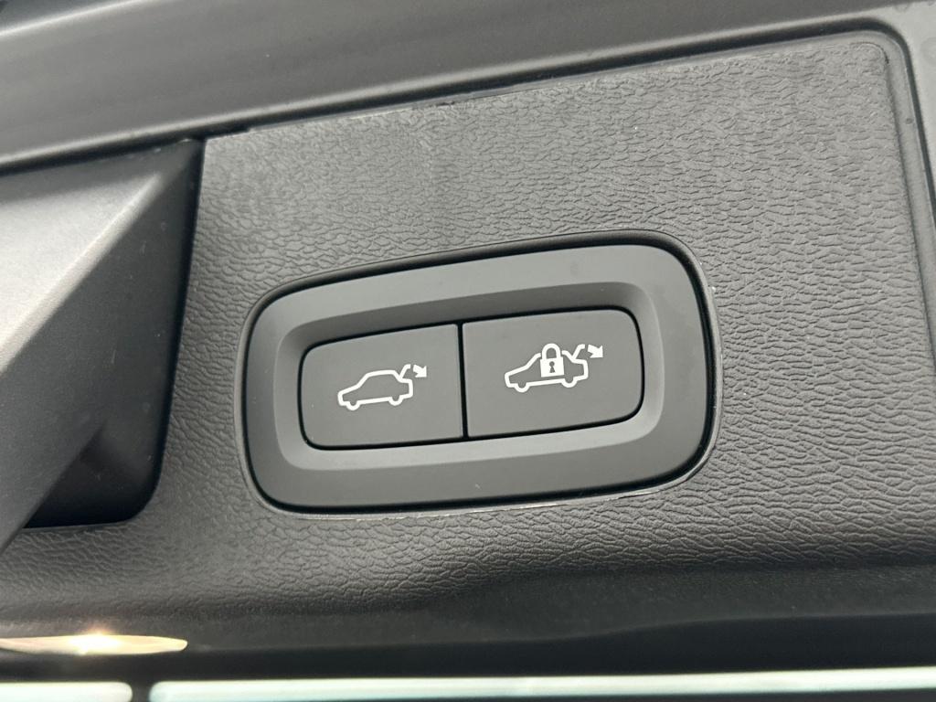 Volvo XC60 polestar engineered recharge plug-in hybrid awd