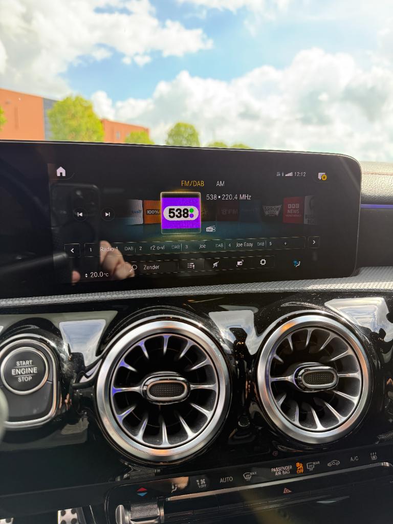 Mercedes-Benz Cla 250 e amg premium plus night - full option