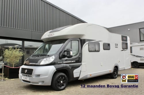 LMC Breezer (Lengtebedden + Hefbed,  In nieuwstaat, Eerste eigenaar!!)