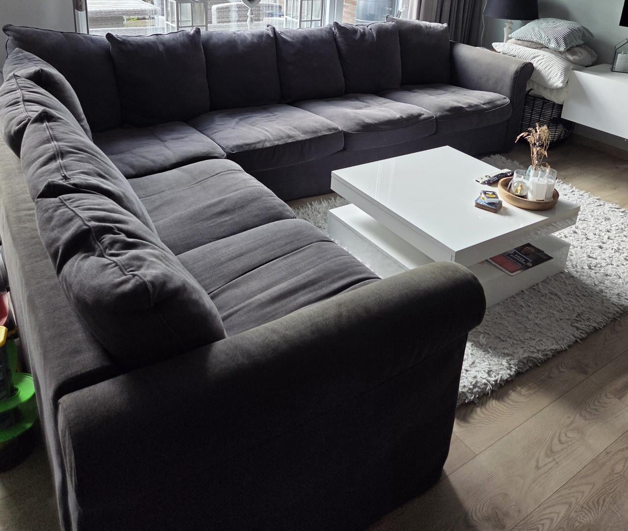 Fijne grote hoekbank, antraciet grijs.