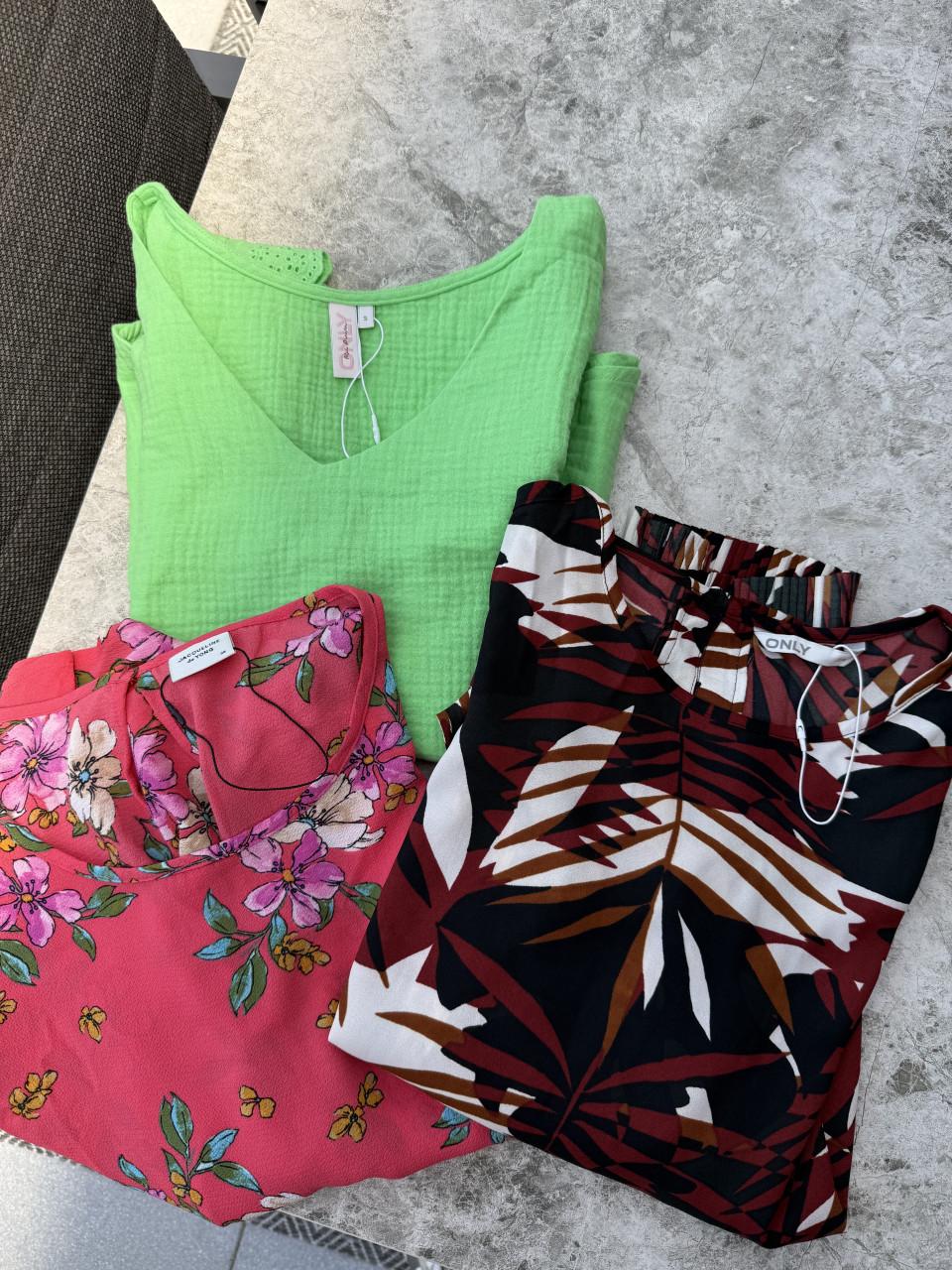 Pakket Only Jacq Y 6 Splinternieuw Tops/Shirts. Mt XS-S. 34-36 Kan ook 38.