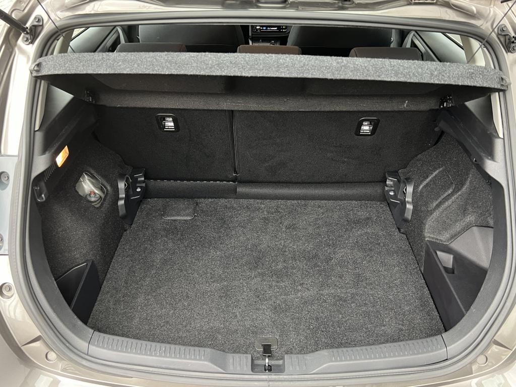 Toyota Auris 1.8 hybrid energy.