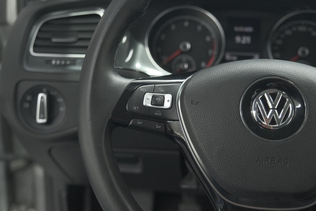 Volkswagen Golf 1.0 tsi 110pk highline | adaptieve cruise control | apple c