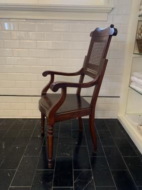 Antieke (eind 1800) houten kappersstoel