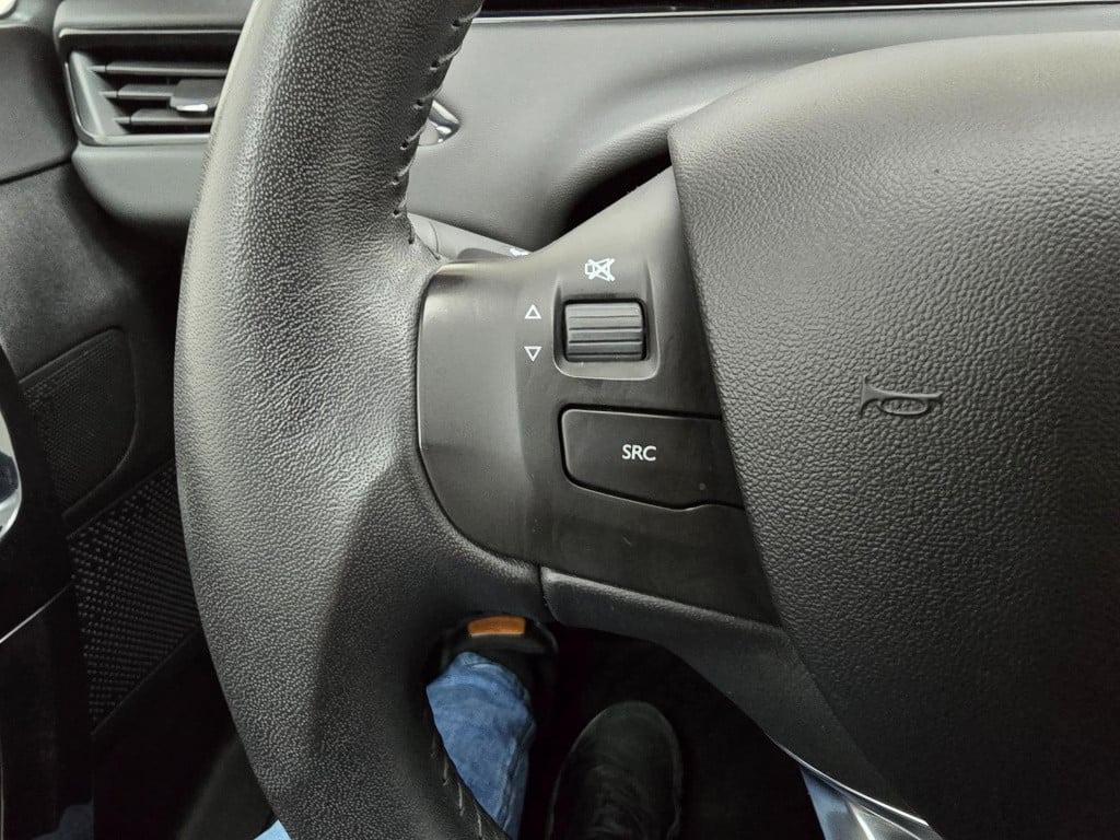 Peugeot 208 occasion met cruisecontrol en veel ruimte ook achterin | tweede