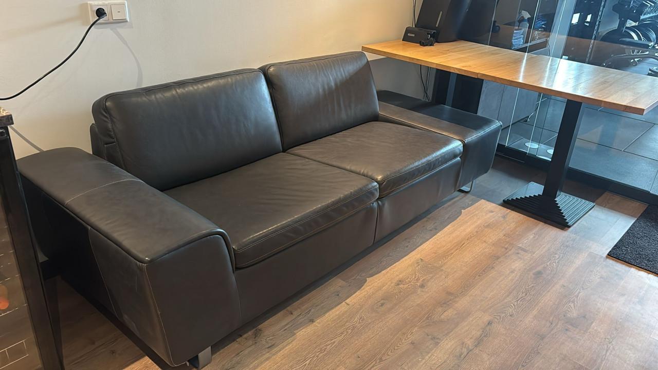 Lederen 2 zits bank in prima staat