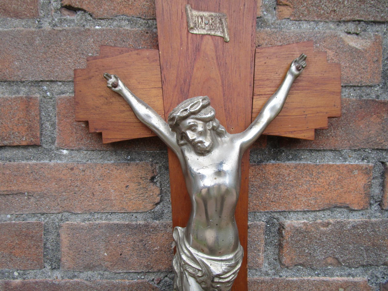 Mooi houten kruisbeeld afmeting 60 X 25 cm.