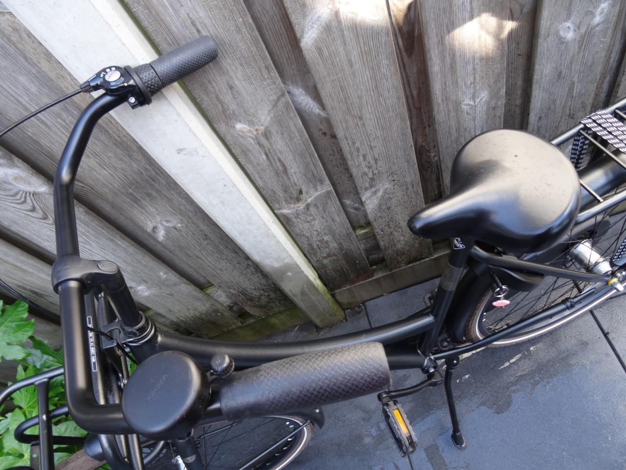 🚲 Cortina U4 Transport Meisjesfiets – 26 inch | Black Gold Matt