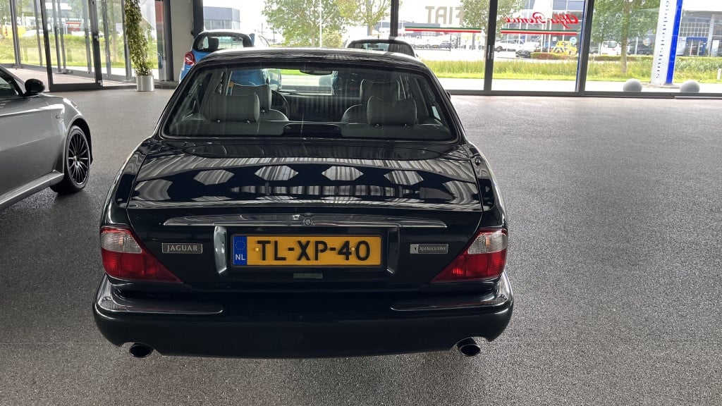 Jaguar Xj 3.2 v8 executive