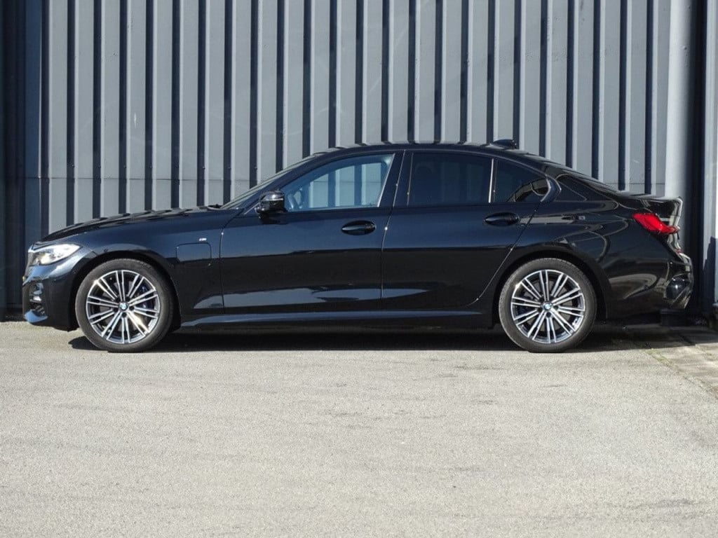 BMW 3-serie 330e edrive edition m-sportpakket | 18"