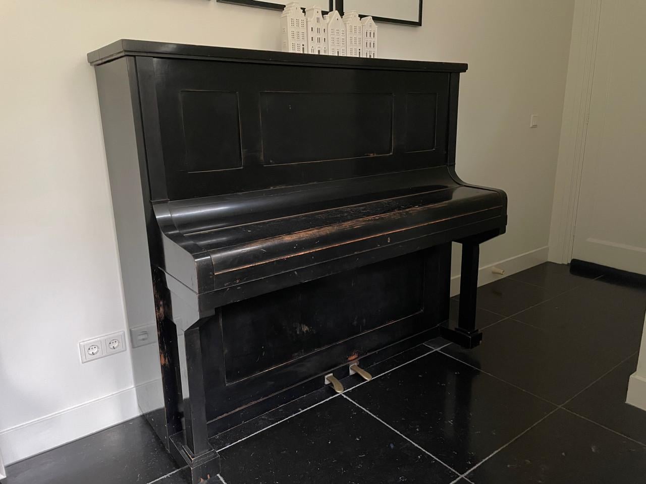 Antieke piano