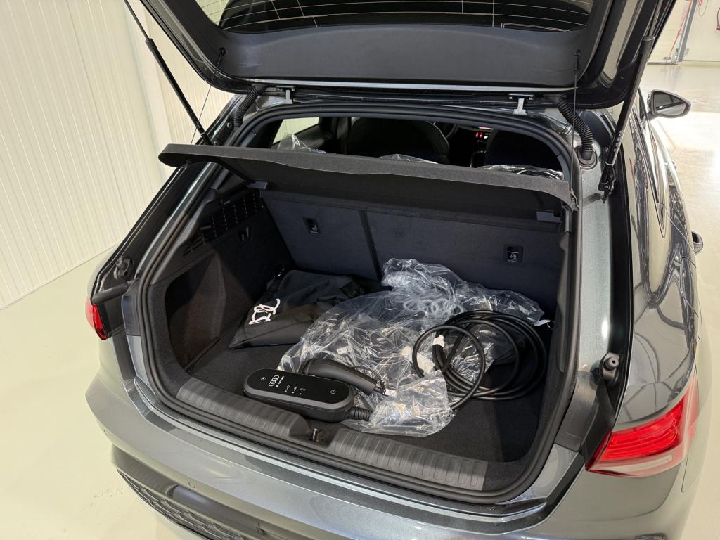 Audi A3 sportback 45 tfsi e 272pk s edition | pano dak | zwart optiek | acc