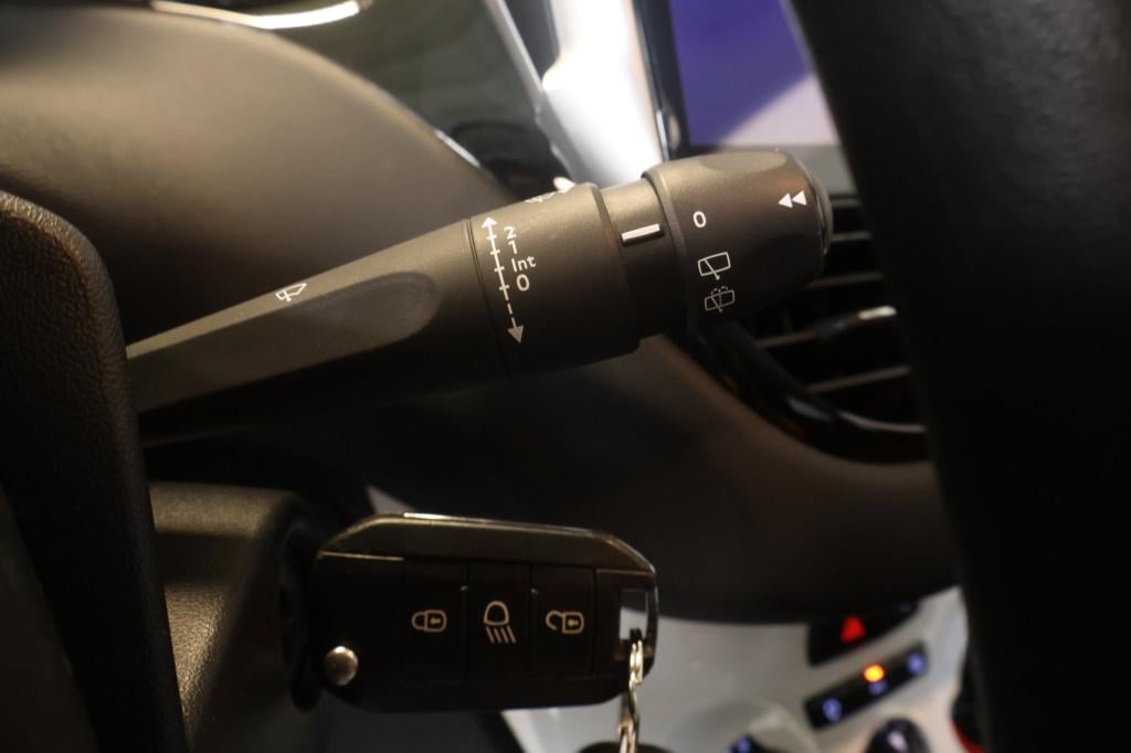 Peugeot 208 1.0 vti like org nl, carplay, cruise controle, all season bande