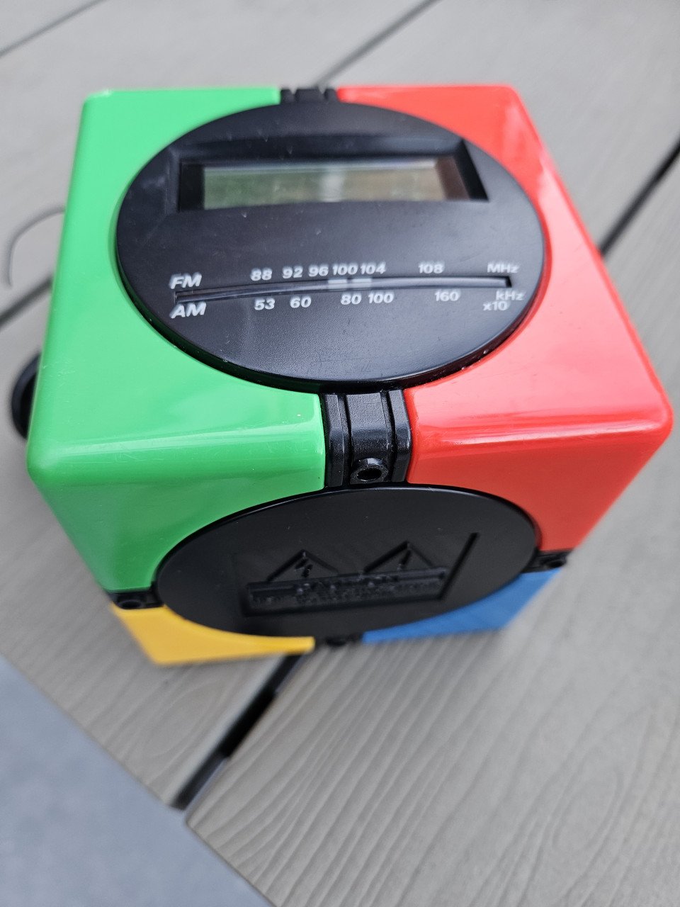 Space Age Rubiks Kubus digitale wekker- radio klok jaren 80...