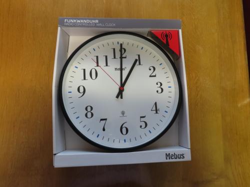 Wandklok €15,00 Merk: Mebus Doorsnee: 19 cm Radio controlled  Autmatisch