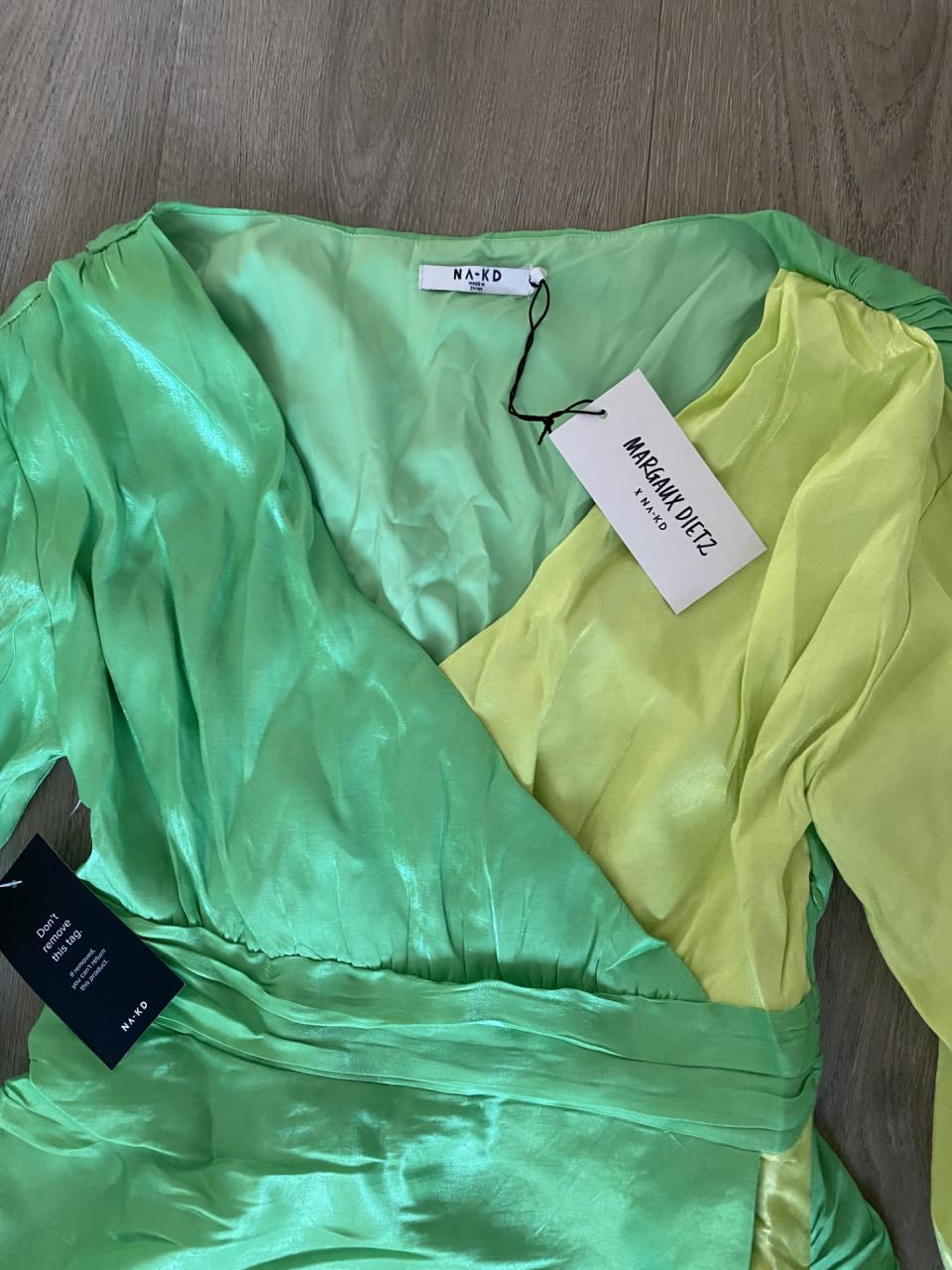 Jurk van NA-KD maat 38