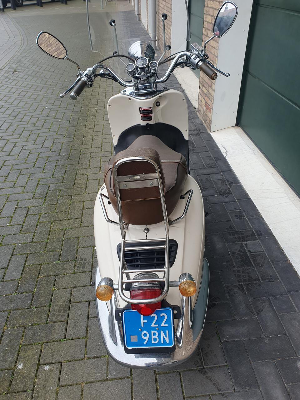 Schittterende Grande Retro Scooter ( 7200 km )