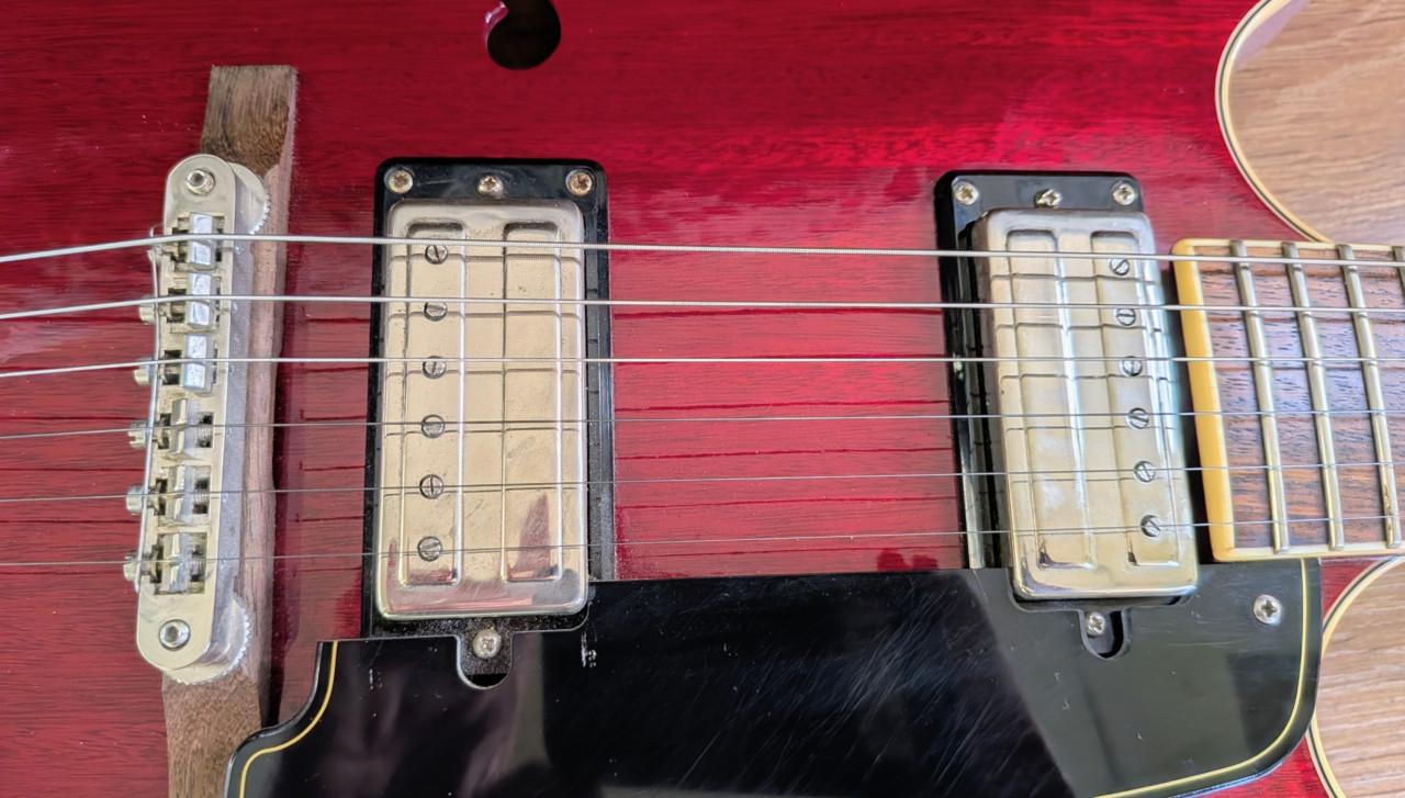 Guild Starfire 4 semi-hollow elektrische gitaar, kleur Cherry Red