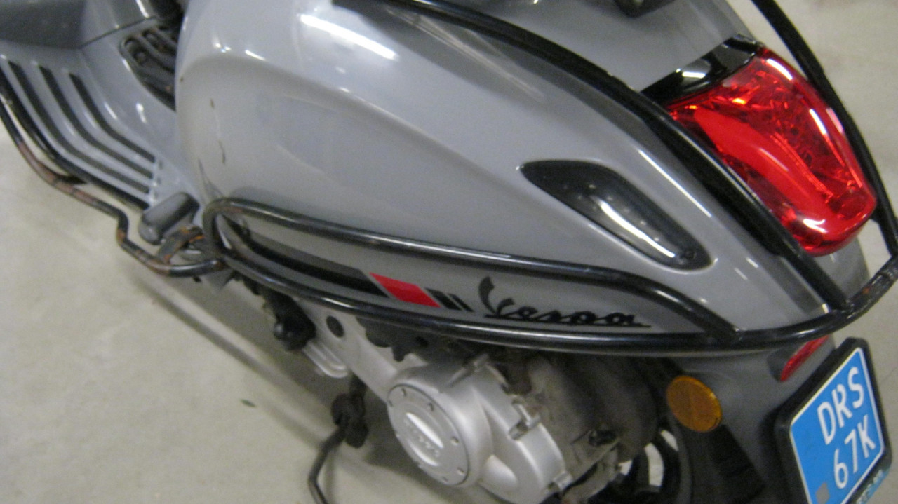 TE KOOP VESPA VALBEUGELS EN REKJE VOOR EN ACHTER EN ACCU REKJE